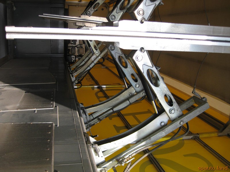 Спецавтолэнд - Полуприцепы-щеповозы с подвижным полом  – Burg полуприцеп для перевозки стекла, 2007 г.